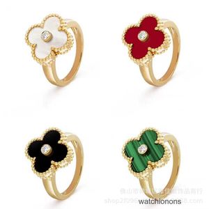 High-end Luxury Ring Vancllef High Edition Clover Diamond Ring with Advanced Fashion Versatile 18K Natural White Fritillaria Red Agate i