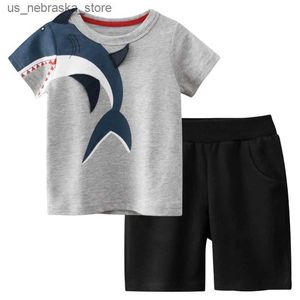 T-shirts Cartoon Shark Boys Sets 2024 Summer New Childrens Clothing Set Fashion Short Sleeve Cotton Tops + Sport Shorts Kid Outfit 2PCS Q240418