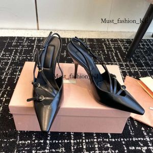 Miui Moda Mui Mui Ayakkabı Lüks Tasarımcılar Topuklar Deri Slingback Mui Mui Güneş Gözlüğü Topuklu Sandal Stiletto Topuk Akşam Drese Kadınları 3cm 814