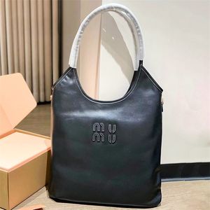 Sagni per negozio miumiubag di alta qualità borse in pelle di lusso frizione in pelle a ascrogetto borse da design hobo con la pista da donna con spalla da uomo bagaglio a spalla Borsa