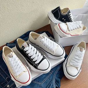 Designer canvas skor casual sneakers män maison mihara yasuhiro peterson ensamma lågklippta kvinnor casual svart vit låg stil sportskor