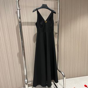 Europäische Modemarke Schwarze Ärmeln gesammelte Taille, schlankes Midi -Kleid gesammelt