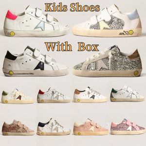 مع صناديق بيع الأطفال الجديد حذاء إيطاليا العلامة التجارية الذهبية للرضع الأطفال Super Star Sneakers الترتر الكلاسيكية White Do Old Dirty Toddler Designer Boys Girls Casual Cute