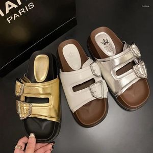 Slyckor Bältesspänne metalldekoration utomhus öppen tå platt med klackar flickor sexig stil designer lyx chaussures femme