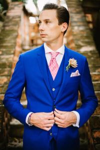 Tuxedos nyanrivningar 2016 Två knappar Royal Blue Groom Tuxedos Peak Lapel Groomsmen Best Man Suits Mens Wedding Suits (Jacket+Pants+Vest+T