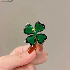 Pins Brooches Lucky Grass To Prevent Walking Brooch Four-leaf Clover Vintage Emerald Color Brooch Female Wedding Suit Jewelry AccessoriesL2404