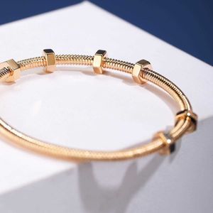 Projektuj mężczyźni i kobieta do bransoletki online Wzór śrub spersonalizowana bransoletka z przesuwnym rzemiosłem pełnym ciała z oryginalną bransoletą