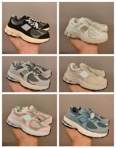 Designer Shoes Green Running Shoes 2002R 9060s Black White Sea Salt Blue Haze designer sneakers Burgundy Driftwood 2002 kids outdoor sports trainers Sneakers