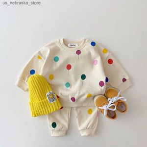 T-shirts 0-3-åriga babykläder Casualkläder för barn flickor och pojkar tryckt ballonger söta pyjamasuppsättningar sommarkläder barnsuppsättningar Q240418