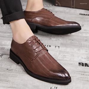 Sapatos casuais 2024 Designer tênis de moda masculino Sapato de couro Male Oxfords Gentleman Footwear Buty Meskie I