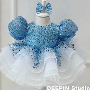 Glitzer blaues Blumenmädchenkleid Rüschen kurze Ärmeln Schaufel Hals süßes Baby Tutu Party Kleid Graduierung Kinder Prom 240416