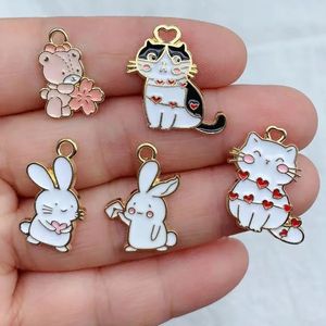 10pcs alaşım cazibesi karikatür anime kedi tavşan takılar sevimli küpe diy anahtarlık bileklik kolye takı aksesuarları 240408 yapmak için