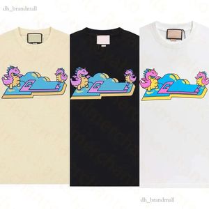 24SSプラスメンズデザイナーTシャツ男性と女性のティーを着るサマーラウンドネックスウェット吸収半袖屋外通気性コットンプリント愛好家