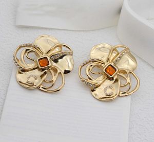 2024 Luxury quality charm flower shape stud earring with red color and white shell beads in 18k gold plated have stamp PS3444B