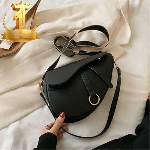 Смешные сумки с седлом на плечах Crossbody S модные женщины классические кожа