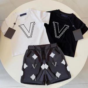 Designer Kids Clothes Summer Set Boys Tracksuits Casual Letter Baby Girls Kid T Shirts Pants Spädbarn Barn Kort ärm Set Sdlx