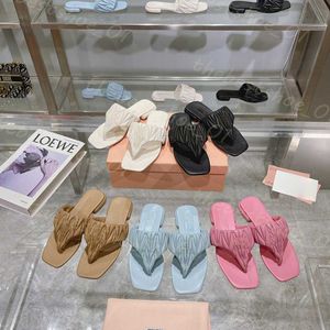 Candy Color Summer Slippers Classic Women Leisure Flip Flops Fashion Flat Bottom Sandal Letters Luxury Ladies Wrinkle Leather Women Beach Shoes Slipper