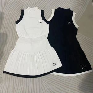 2024 Paris Designer Ladies White Fashion Kort ärm + veckad kjol toppklassisk stickad klänning högkvalitativ damer två bit set