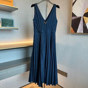 Frauenkleider Blue Denim V-Ausschnitt ärmellose plissierter Midi-Kleid