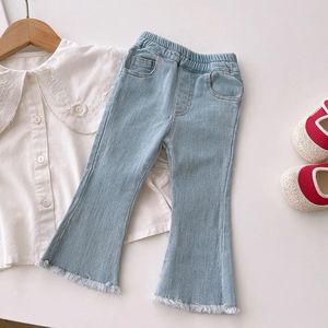 Jeans de meninas Roupas de cintura alta Bell Bottoms Crianças Calças de cor sólida Baby Out Jeans para Crianças Roupas Moda Água de Lavagem 240418