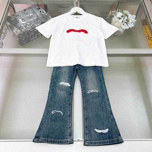 Baby Tracksuits Girls Short Sleeved Suit Kids Designer Kläder Storlek 110-150 cm Plush Logo Decoration T-shirt och utblåst jeans 24April