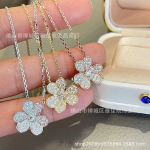 تصميم العلامة التجارية Van New Clover Necklace Womens High Edition مع Diamond Three Flower Flower Full Full Lucky Grass Stain
