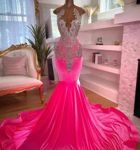 Hot Pink Diamond Prom -klänningar för svarta flickor sammet pärlor festklänningar sjöjungfru aftonklänning vestidos de gala bc18659