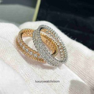High End smycken ringar för VanCleff Women Single Diamond Ring med diamantinlägg på kanten av den kvinnliga pärlan full av stjärnor i himlen kvinnlig rosguldpärlmode