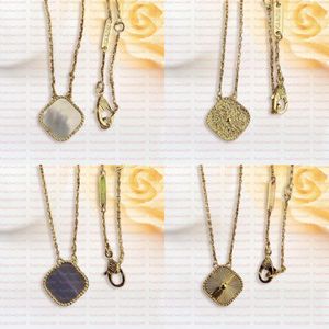 New Classic Fashion Pendant Necklaces for Women Elegant 4/four Leaf Clover Locket Necklace Highly Quality Choker Chains Designer Jewelry Plated Gold Girls Gift