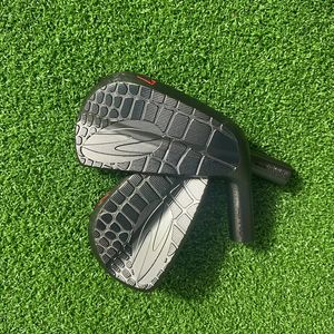 Golfklubbar Zodia Crocodile Skin Sliver Soft Iron Black Forged Iron Set 4 5 6 7 8 9 P 7 st R/s Flex Steel/Graphite Shaft med headcovers