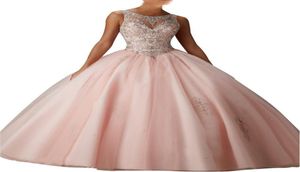 Sexig Scoop Sheer Neck 2018 Kvinnor Quinceanera Dresses Ball Gown ärmlös golvlängd Debutante Dresses Great Applique 15 Girl PR1422917