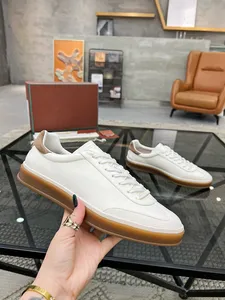 heta designer skor casual skor plattform röda formella skor för män kärna svart vita super män sneakers tränare storlek 38-44 edj240101l