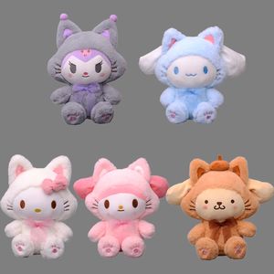 Giocattoli da peluche per gattini da cartone animato giapponese all'ingrosso, giocattoli Kuromi di gatto trasformato carino, ornamenti per bambole peluche per cani da cucciolo di jade guigou