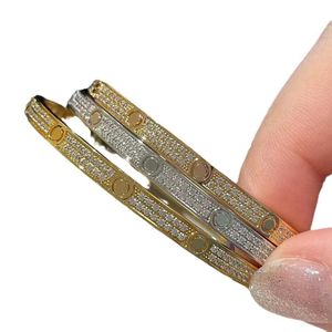 Bracciale in acciaio in acciaio Carter Carter Titanium Tre file di dieci braccialetti di diamanti in pietra intarsiata con logo
