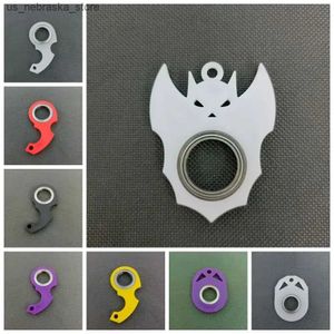 Novelty Games Cool Keychain Fidget Spinner Anxiety Relief Toy Revolving Keyring Fun Gift for Adults and Kids Q240418