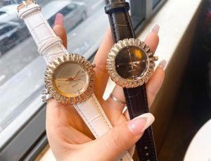 패션 여성 시계 가죽 스트랩 7 색 캐주얼 쿼츠 레이디 시계 럭셔리 C 브랜드 손목 시계 240g5629736