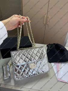 Handtasche, Umhängetasche, Klappendesign, luxuriöse reflektierende Oberfläche und stilvolle Frauentasche mit einer fünf spitzen Stern -Small -Tasche