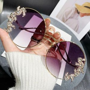 Occhiali da sole Designer donne grandi cornice rotonda occhiali da sole lente bling rhinestone occhiali