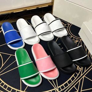 Designer tofflor kvinnor sandaler mode klassiska platt sommarstrandskor scuffs läder gummi reglage med låda storlek 36-45