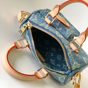 Designer Bag Crossbody Canvas Totes Women's Denim Mini Crossbody Bag Högkvalitativ Luxurys axelväska MAN Fashionabla Crossbody präglade Flip Classic Purse