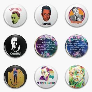 Albert Camus Soft Button Pin Lustige kreative Dekor Schmuckabzeichen Frauen Cartoon Fashion Geschenk niedliche Kleidung Liebhaber Metal Broschhut 240412