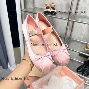 Yoga Miui Ballet Flat Casual Mui Mui Sunglasses Shoe Trainer Sneakers Woman Designer Shoe Luxury Shoe Leather Sport Shoe Mui Mui Dress Walk Shoes 940