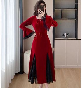 Casual Dresses High Quality Autumn Winter Velvet Patchwork Lace Split Dress Vintage Women Up Square Collar Flare Sleeve Party Midi Vestido