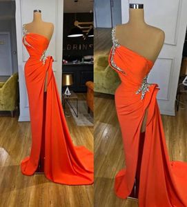 Vestido de noite laranja long formal 2022 um ombro com miçangas com altas fendas dubai mulheres vestidos de baile de noite 03163014083