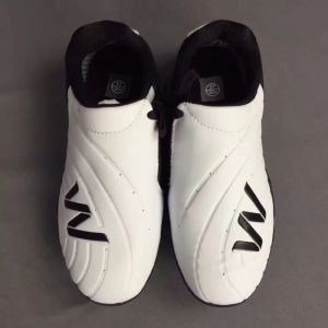 Stiefel neue Kampfkunstschuhe für Erwachsene Taekwondo Trainingschuhe mit atmungsaktivem weichem Boden Karata Schuhe weißer Sportschuh Größe 3648