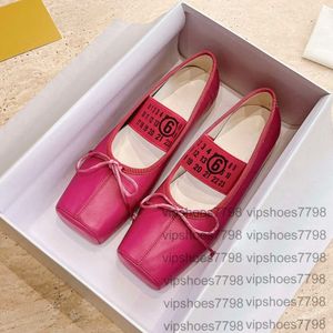 Yeni Bowtie Ballet Flats Kare Toe Toe Tepe Dokunma Slik Deri Sole Kadın Lüks Tasarımcıları Moda Günlük Elbise Düğün Ayakkabıları Yüksek Kalite Fabrika Ayakkabı Boyutu 35-40