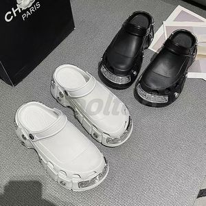 Mode casual kvinnliga män tofflor mode flip flops hardcroc strand pool glider sandaler sport punk stil gummi niten glid casual skumskor vatten vandrare tränare