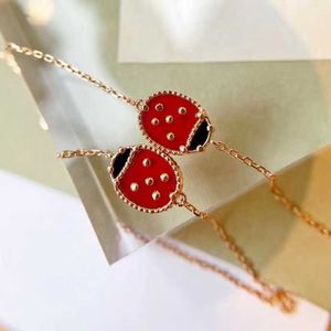 Brand Charm High Version van Ladybug Haute Couture v Gold Grube Splated Bransoletka różana 18 -karatowa dla kobiet w stylu damskim wszechstronne proste i wykwintne