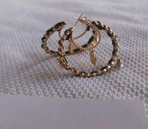 Metal Hoop Earring Accessories Lock med Leather Fashion Pearl C Symbol Retro Designer örhängen8798773