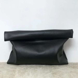 ソリッドカラーの女性クラッチバッグソフトPUレザーレディイブニングバッグトレンドパーティーガールエンベロープバッグ大容量クラッチ財布ブラック
